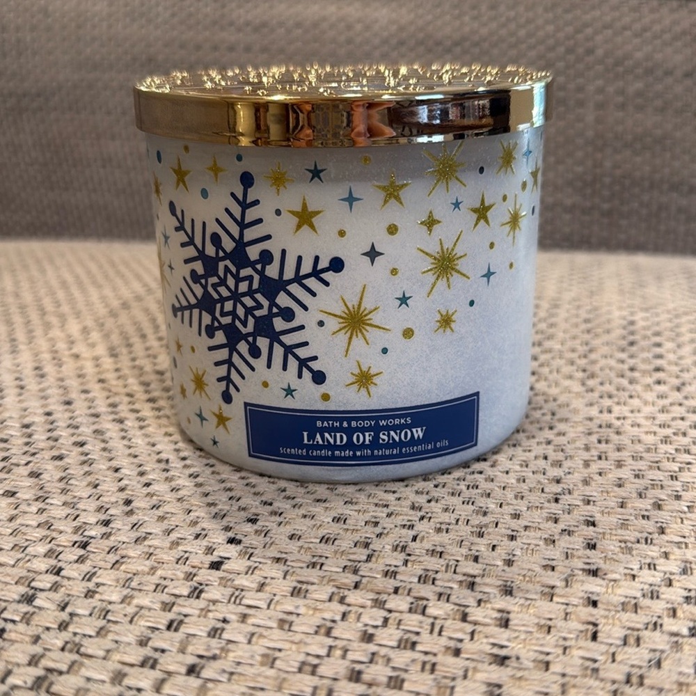 Bath & Body Works Land of Snow Candle with Blue and Gold Accents